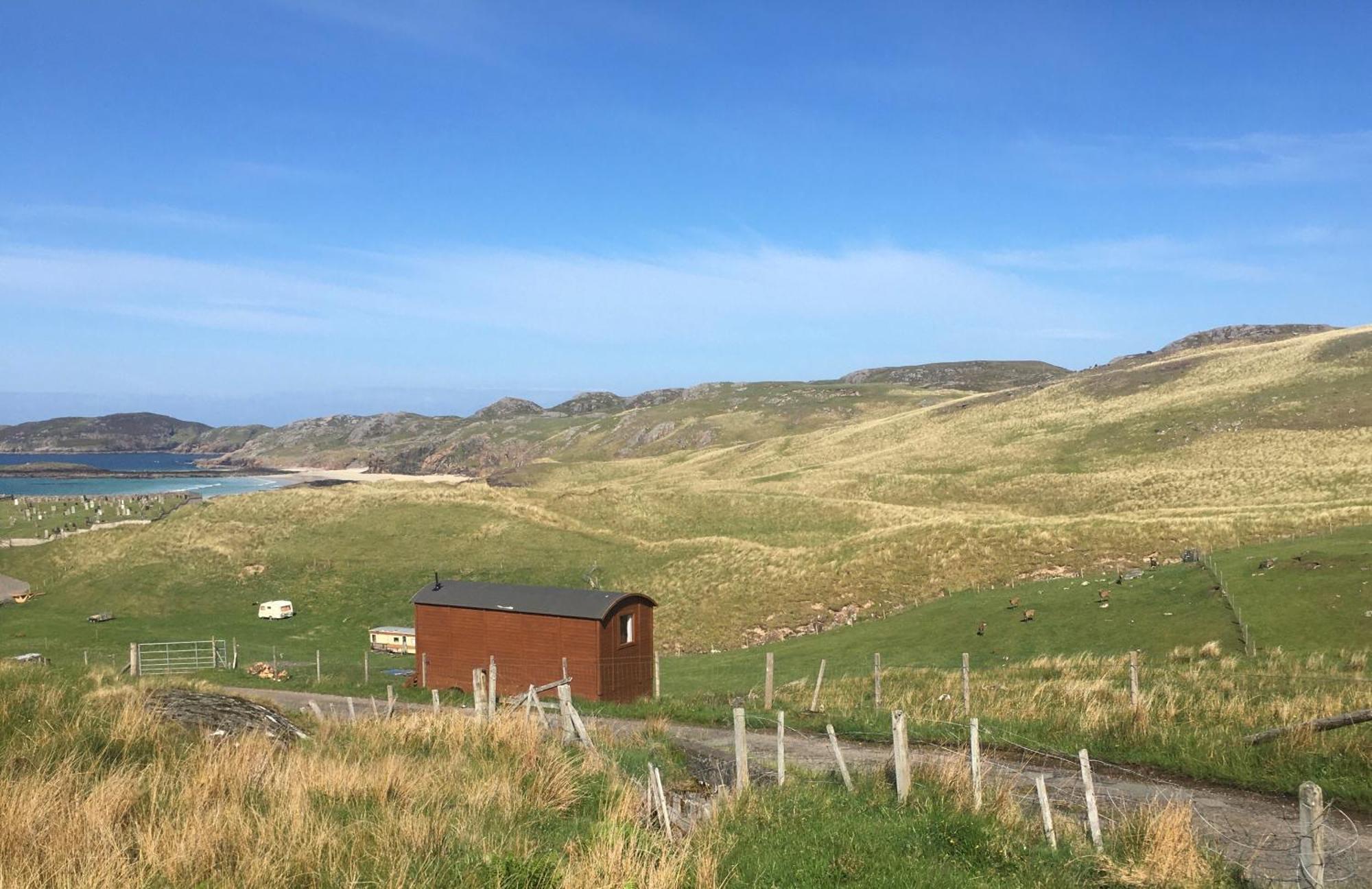Eco Crofters Wagon By The Beach Oldshoremore Екстериор снимка